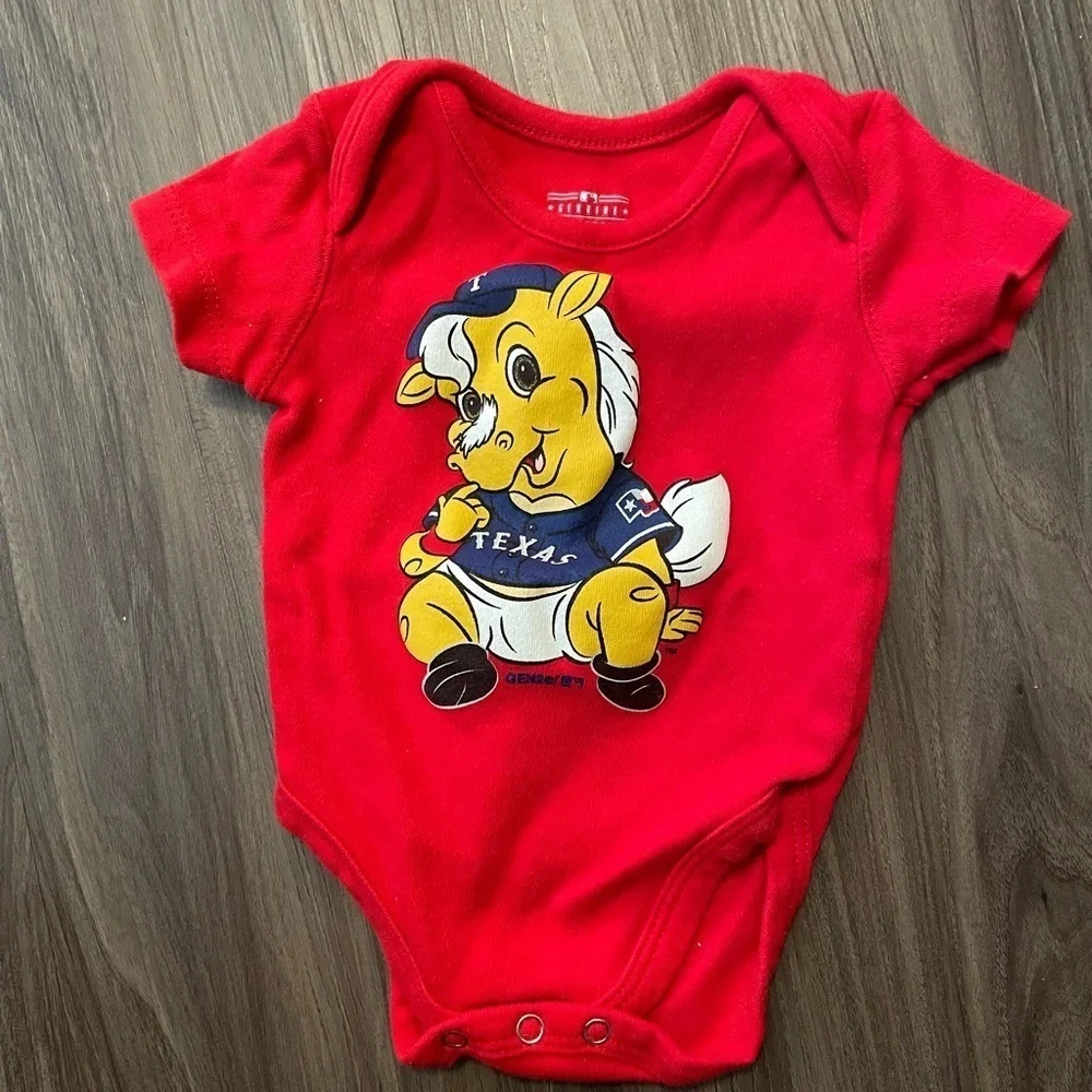 Genuine Merchandise Red Texas Rangers fan Bodysuit size 0/3 months